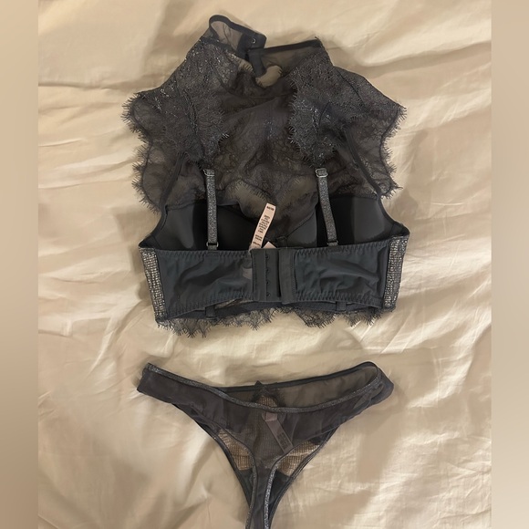 Victoria’s Secret set Thong & Gray Lace High-Neck Bustier Size 32C, new - Picture 3 of 4